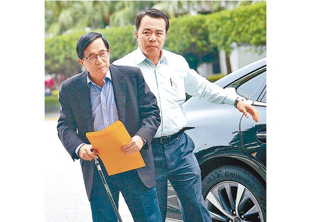 陳水扁（左）為兒子到總統府陳情。（中時電子報圖片）