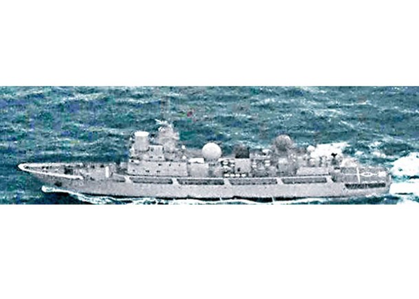 電子偵察艦開陽星號在日本海域航行。