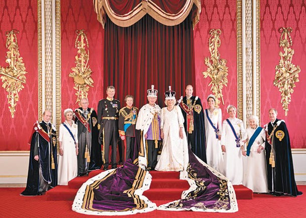 白金漢宮發布王室成員合照。