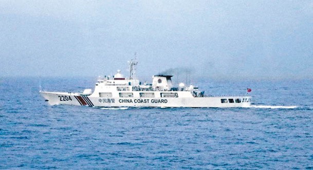 中國海警船頻頻在釣魚島周邊出沒。