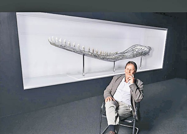 七旬翁雕鯨骨30年  流傳後世