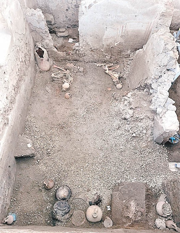 骸骨在龐貝古城遺址中發現。