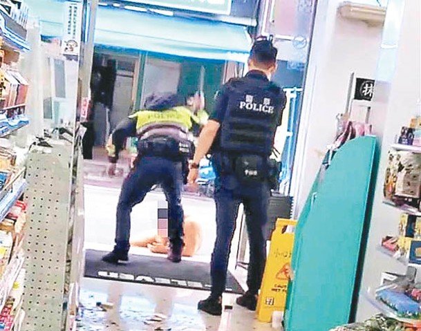 警員持棍毆打朱男畫面曝光。