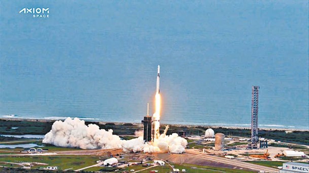 獵鷹9號火箭成功發射升空。