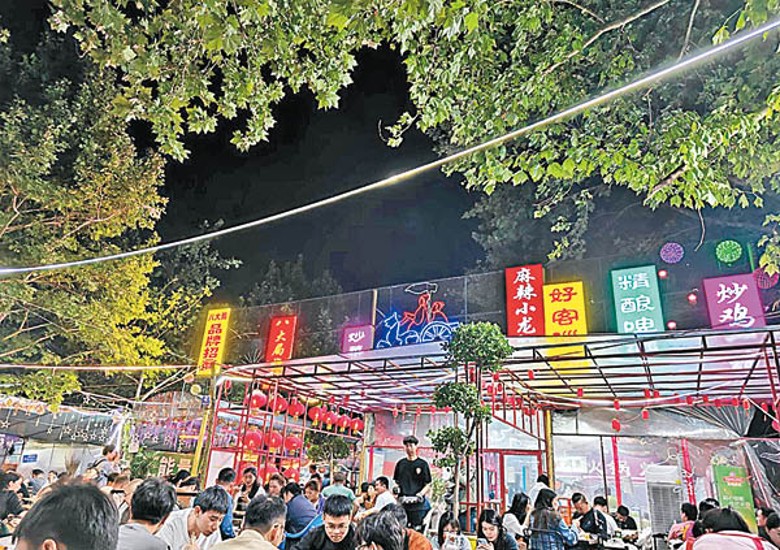 山東省淄博市因燒烤而爆紅。