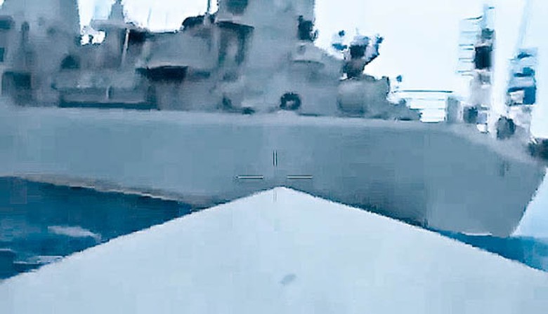 烏克蘭無人快艇襲擊俄羅斯電子偵察船伊萬‧胡爾斯號。