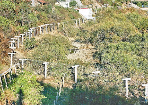 北韓在接壤中國的邊境建造和升級圍欄。（Getty Images圖片）