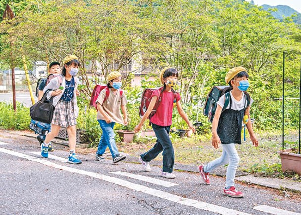 日本小學已恢復面授課堂。（Getty Images圖片）