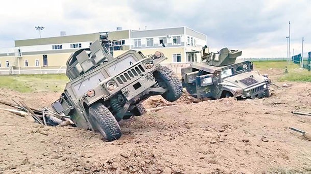 俄軍在別爾哥羅德州繳獲烏軍遺留的軍援裝備。