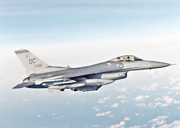 F16戰機升空追截。