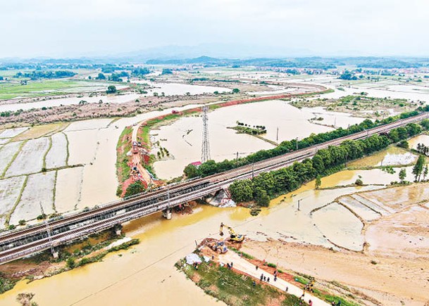江西豐城飽受洪水困擾。（中新社圖片）