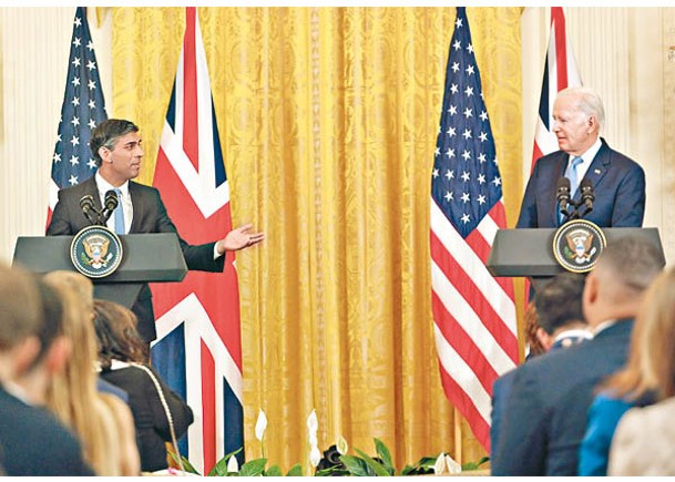 辛偉誠（左）與拜登（右）發表《大西洋宣言》。（中新社圖片）