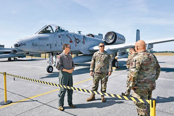 美國空軍A10攻擊機在德國演習前出席傳媒活動。（Getty Images圖片）