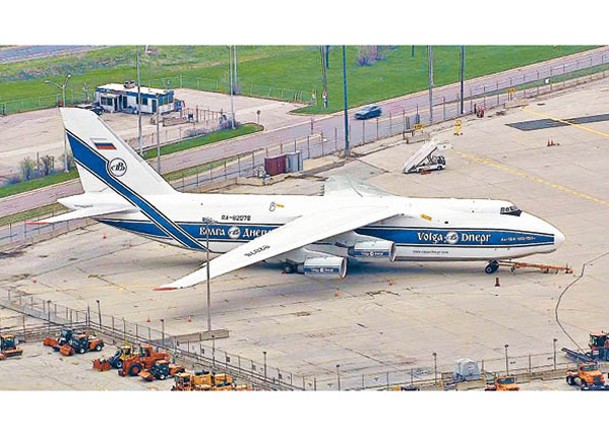 涉事貨機停在多倫多皮爾森國際機場。