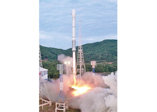 北韓發射軍事偵察衞星但失敗告終。