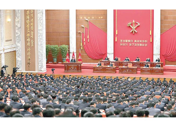 勞動黨定期舉行會議討論工作情況。