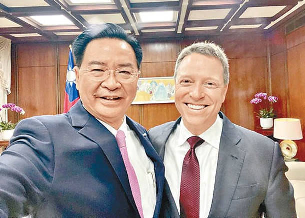 台灣外交部長吳釗燮（左）早前與博明（右）會面。