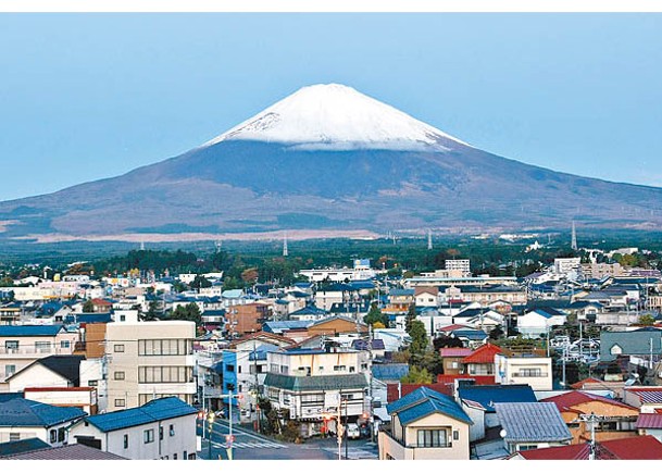 登富士山人數增或設限