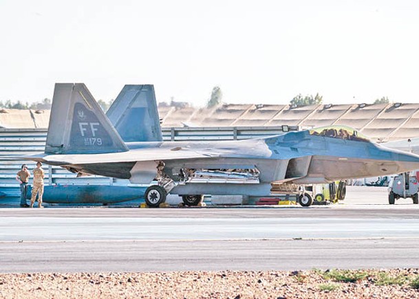美F22部署中東  震懾俄軍機