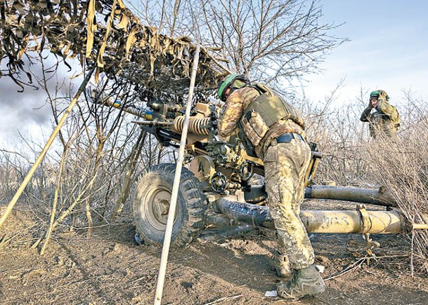 烏克蘭軍隊每天在戰場消耗大量炮彈。