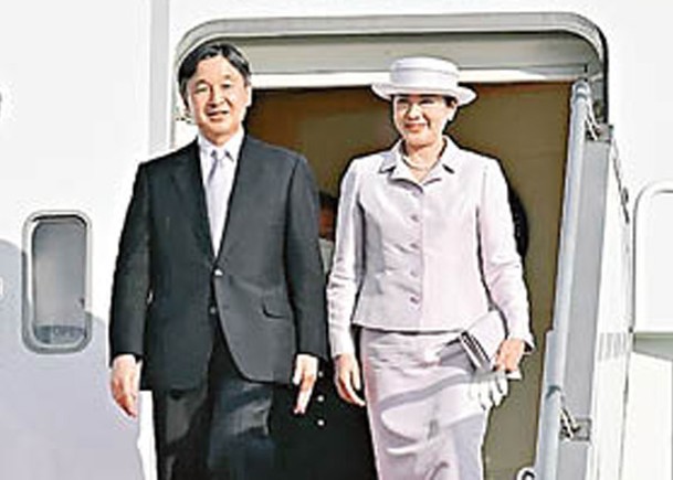 德仁（左）雅子（右）抵達印尼。