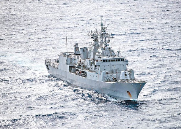 新西蘭艦  南海與兩華艦近距對峙