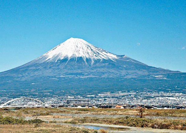 富士山列入世界遺產名錄。