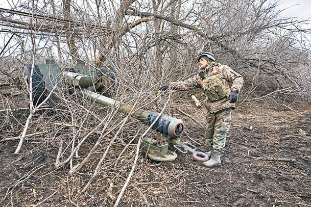 烏克蘭士兵繼續在東部前線作戰。（Getty Images圖片）