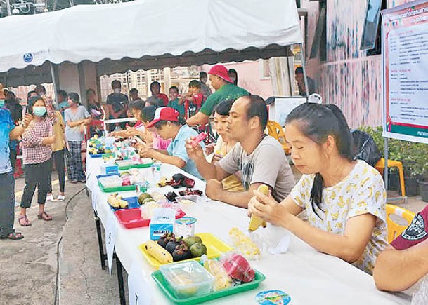 惹拉府勿洞縣舉行吃水果大賽。