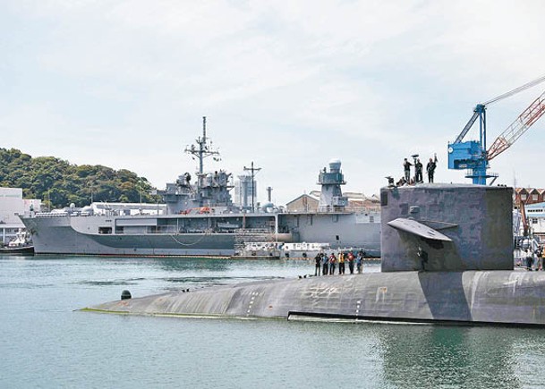 美國巡航導彈核潛艇密歇根號駛入橫須賀基地。