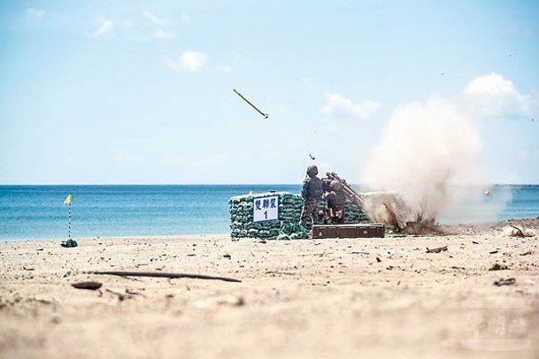 台灣海軍陸戰隊舉行防空導彈實彈射擊操演。
