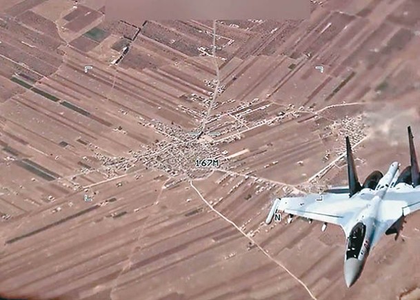 從美國MQ9無人機拍攝的角度，可見俄羅斯蘇35戰機逼近。