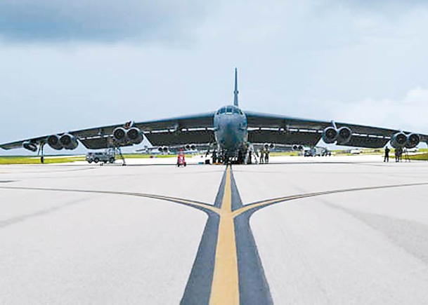 美國B52H戰略轟炸機部署關島安德森空軍基地。