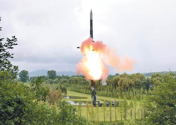 北韓試射火星18型洲際彈道導彈。