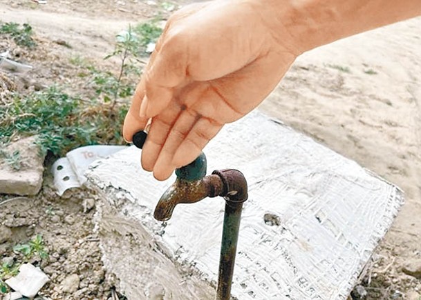土默特左旗村民抱怨無自來水。