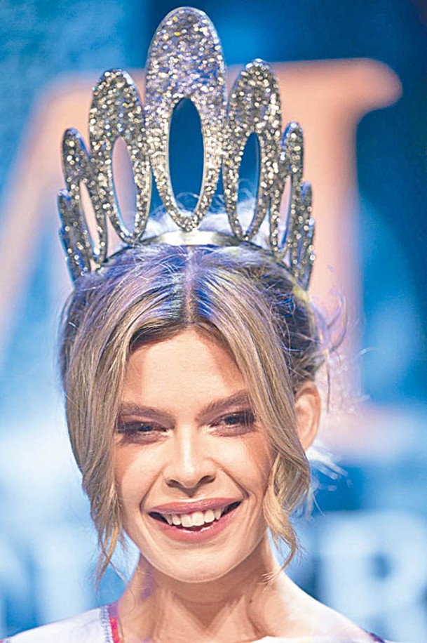 科列奪得本屆荷蘭小姐冠軍。