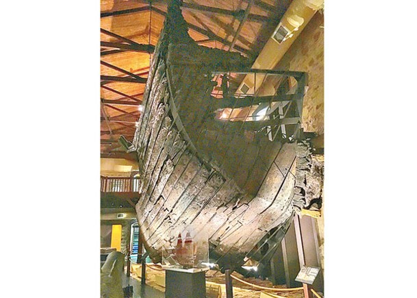 巴達維亞號帆船殘留船體正在費里曼德爾海事博物館內陳列。