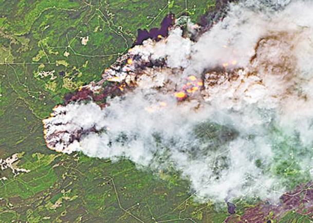 加拿大全國發生多宗山火，圖為卑詩省其中一處火場。