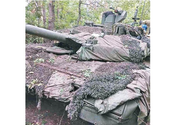 烏克蘭把繳獲的俄軍坦克交予英國。