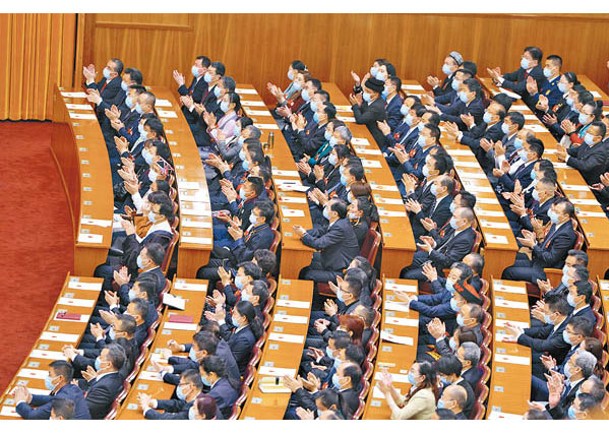十四屆全國人大常委會第四次會議在北京人民大會堂舉行。（中新社圖片）
