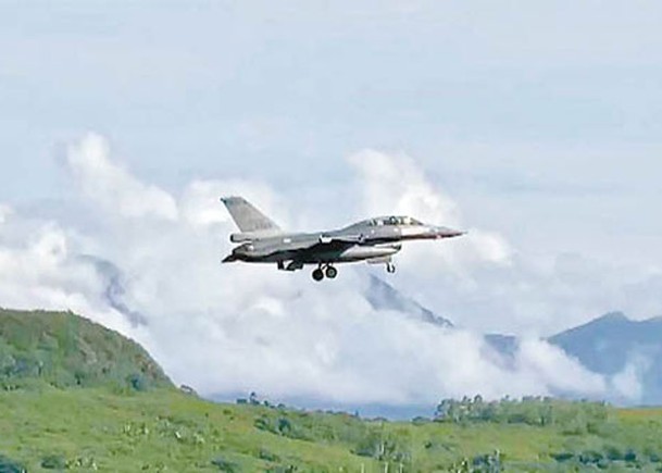 台灣空軍F16V戰機由嘉義基地轉進台東志航基地。