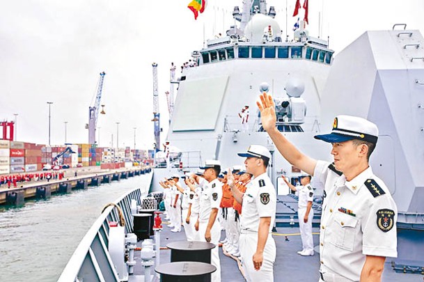 中國海軍第43批護航編隊抵剛果共和國。