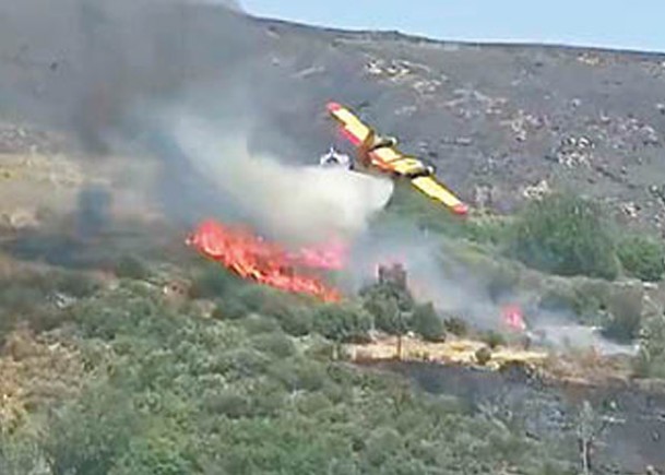 希臘空軍救山火墜毀  兩機師殉職