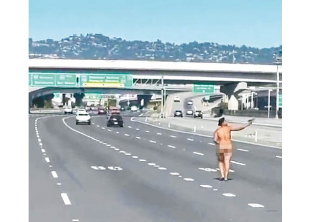 加州發生裸女在路上開槍亂射案件。