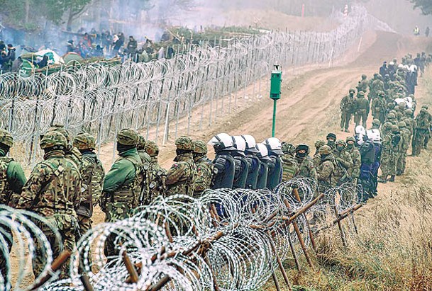 波蘭在邊境加建圍欄，提防白羅斯來犯。