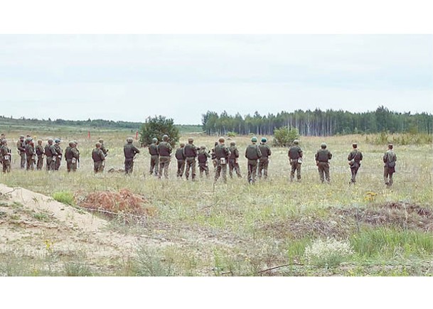 瓦格納集團僱傭兵訓練白羅斯士兵。