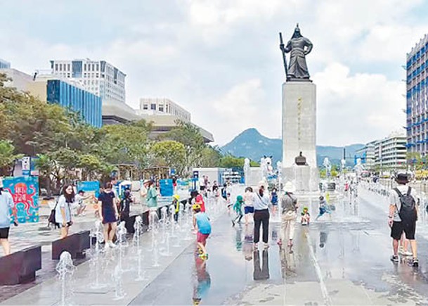南韓出現高溫天氣；圖為首爾光化門廣場。