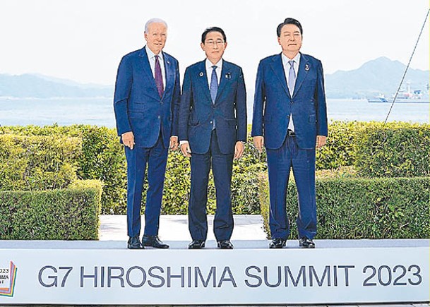 美國總統拜登（左）、日本首相岸田文雄（中）、南韓總統尹錫悅（右）有意定期舉行會議。