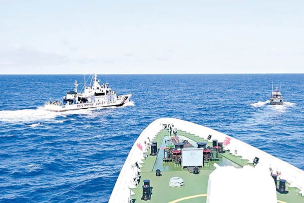 中國海警船攔截菲方船隻。