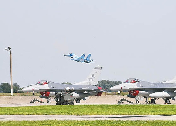 烏軍機師將接受F16戰機駕駛訓練。